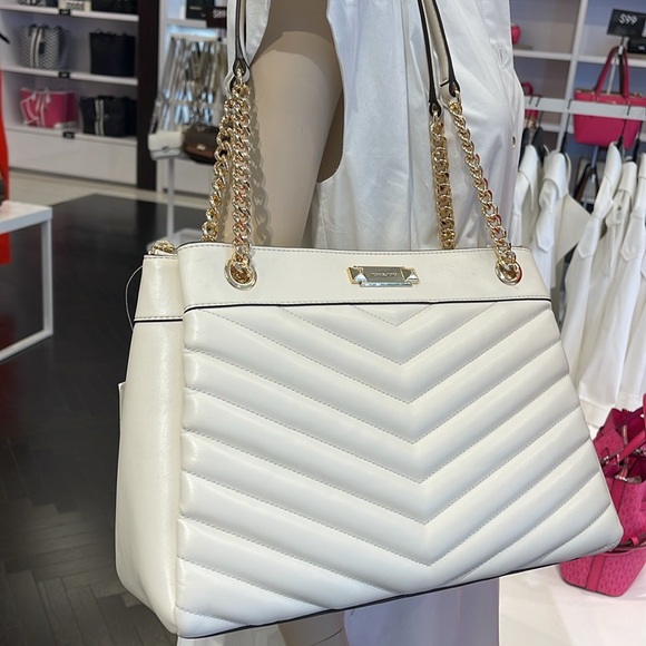 Michael Kors Whitney Medium Quilted Tote Shoulder Bag
Light Cream
NWT - Picture 5 of 16